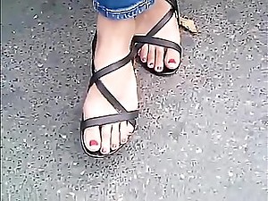 candid feet with long toes in sandals closeup CAM07011 HD.mp