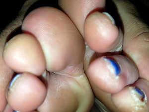 Rubbing my redhead's bbw feet, sexy whore