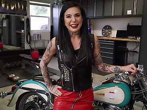 Squirting Biker Babe Fucks The Mechanic